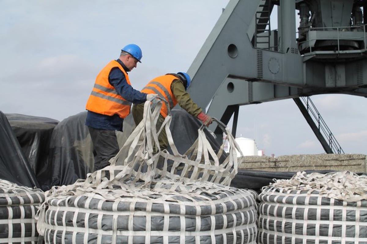 Главный поставщик завалил Калининград цементом почти на полгода вперед
