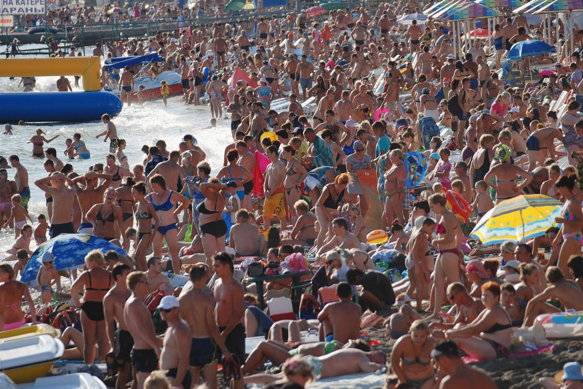 Юрист Поздняков прокомментировал ответственность за обнажение в общественных местах