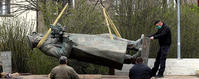 Чешский МИД отказался передать РФ снесенный памятник советскому маршалу