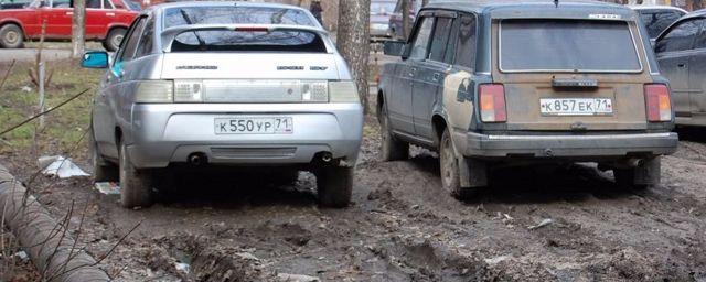 В столице Урала выписали первые штрафы за парковку на газонах