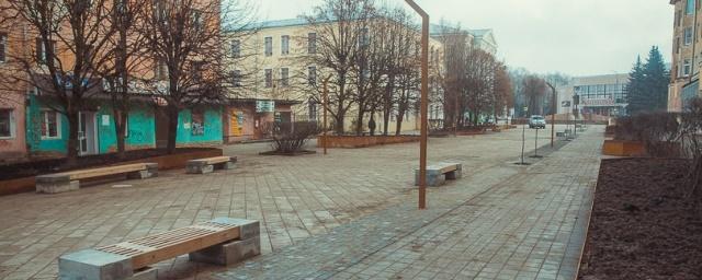 В Смоленске благоустроили сквер на улице Коммунистической