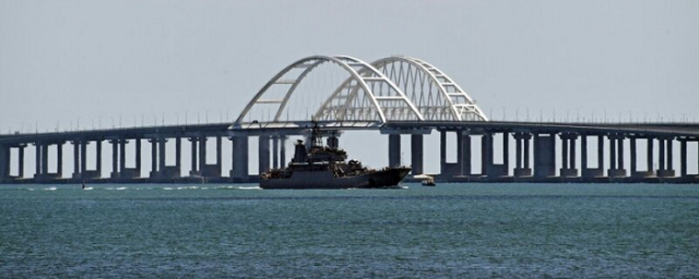 В Черном море уничтожены три беспилотных катера, пытавшихся атаковать Крымский мост