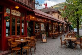 Еда как в Париже, сервис как в СССР: россияне бегут из Грузии, где хачапури стоит обеда, а в отелях не меняют бельё