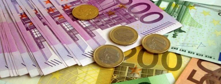Официальный курс евро в России установил новый антирекорд за 5 месяцев