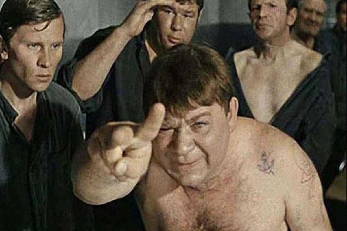 «Все. Кина не будет». Эти сцены зрители так и не увидели. Фильм «Джентльмены удачи» мог быть совсем другим