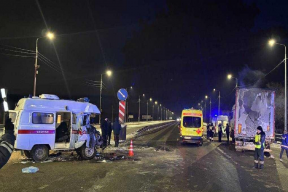В Омской области пациент погиб в карете скорой помощи, столкнувшейся с грузовиком