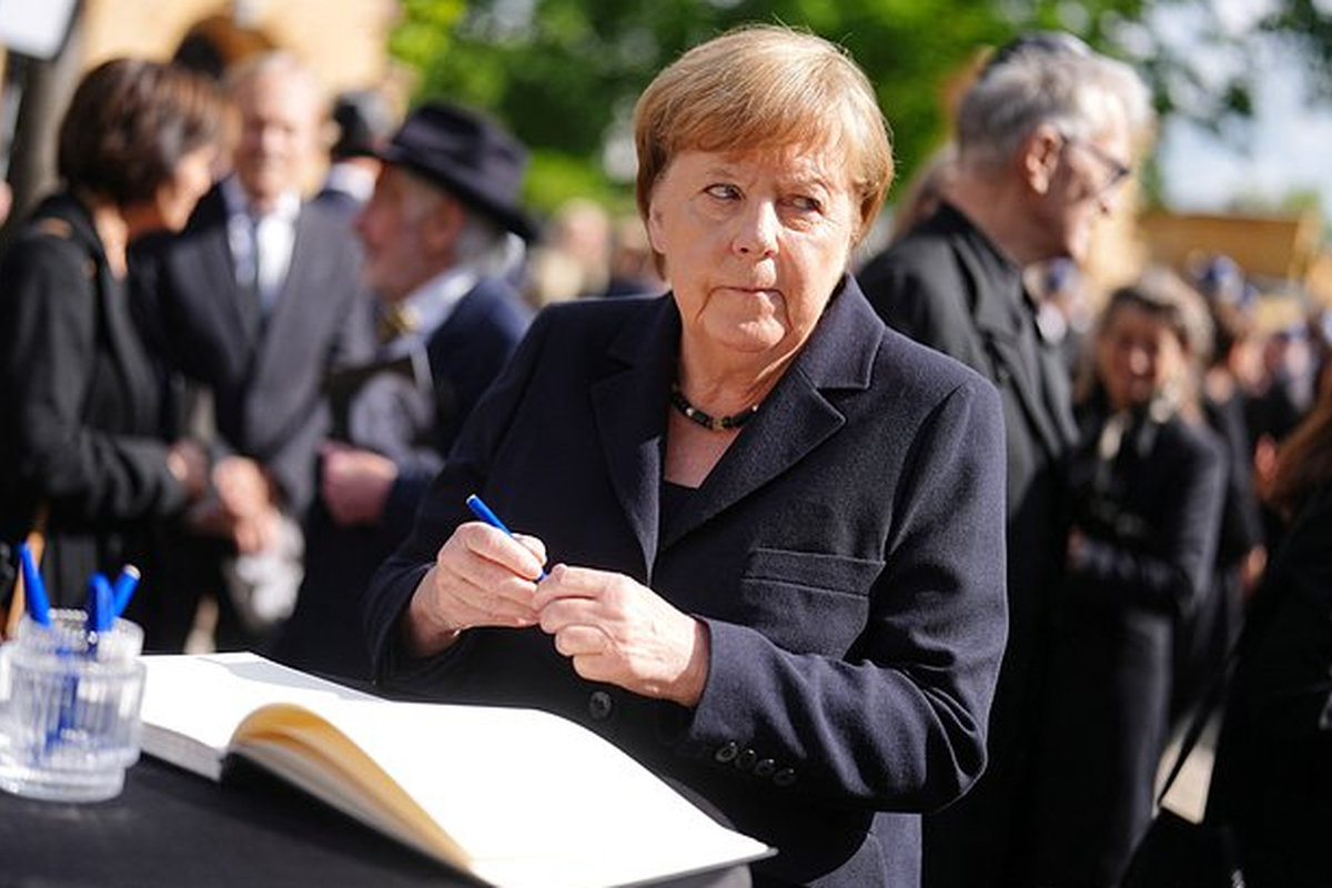 Российский парламентарий прокомментировал слова экс-канцлера ФРГ Меркель о единстве США и ЕС для противостояния Путину