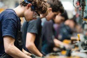 Гендерный разрыв в доходах: Как поколение Z меняет рынок труда