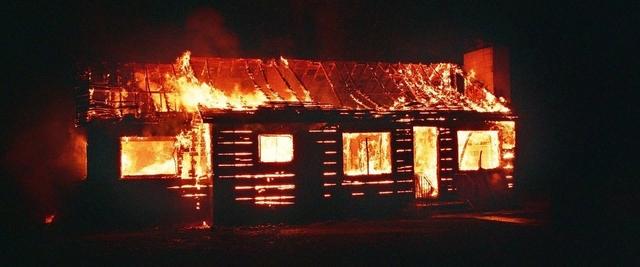 В центре Читы горел деревянный дом