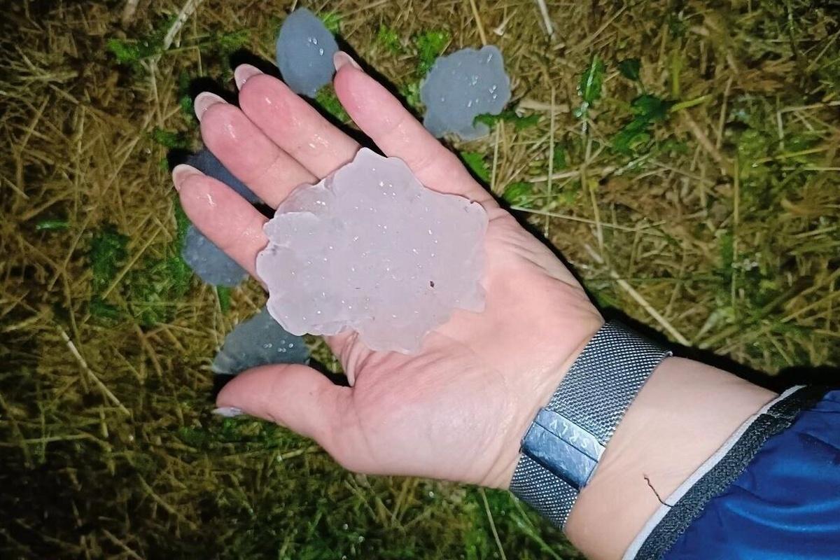 Мощный град парализовал дорожное движение в Сочи