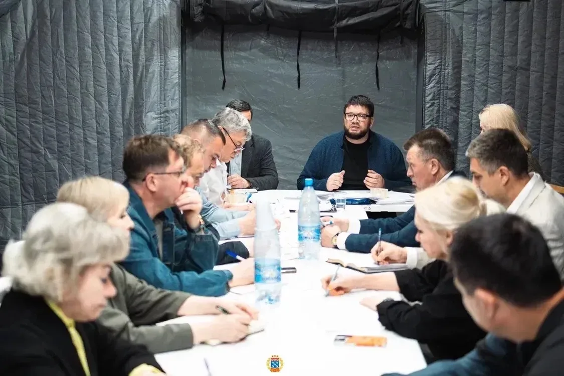 Мэр Чебоксар Станислав Трофимов: Власти города ежедневно контролируют восстановление поврежденных после атаки домов, работы идут сразу на нескольких объектах