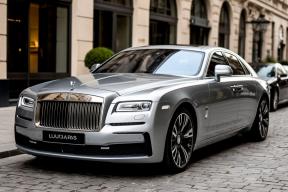 Номер за 2,1 миллиарда: кто и зачем покупает «пыль» на колесах, пока казна плачет