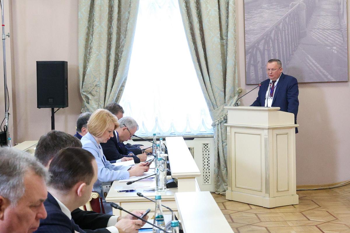 Игорь Мартынов выступил на заседании Президиума Совета законодателей РФ в Санкт-Петербурге