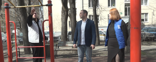 В Красногорске проверили состояние детских площадок