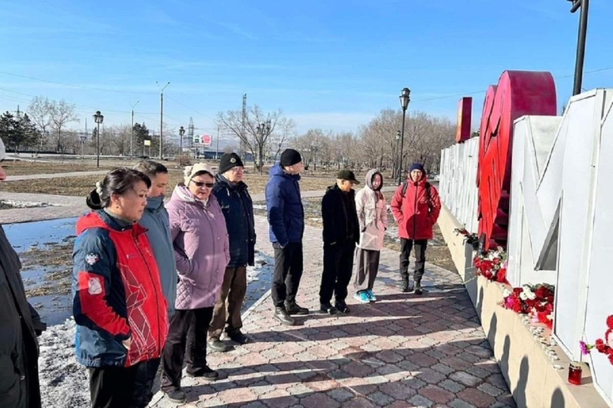 В Туве провели траурный митинг у стелы «Кызыл - Москва», регион скорбит по жертвам теракта