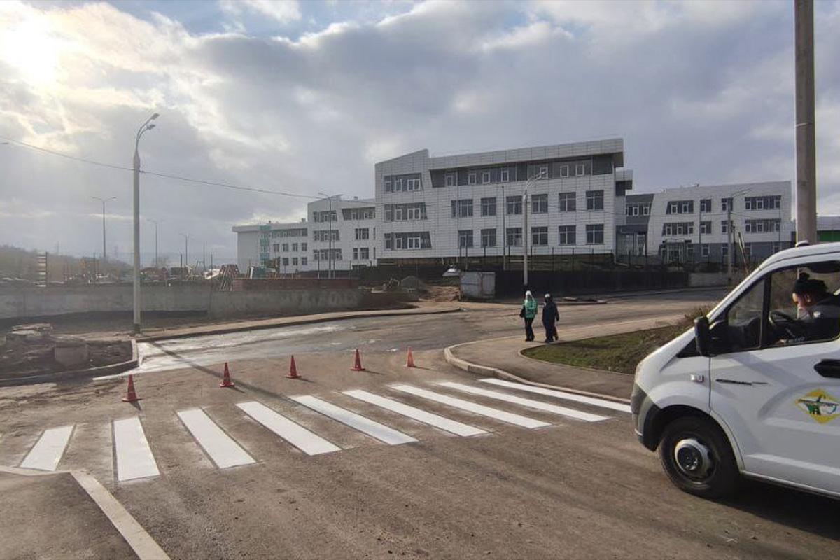 Мэр Руслан Болотов: Асфальтирование дороги и тротуаров на улице Томсона в Иркутске завершено