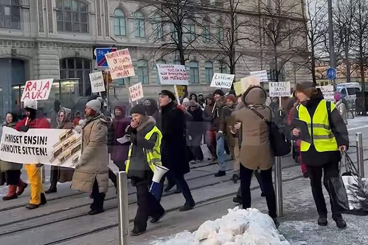 В Финляндии прошли митинги за открытие границ с Россией