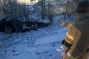 В ночь на 30 декабря на загородной трассе в Якутии разбился микроавтобус