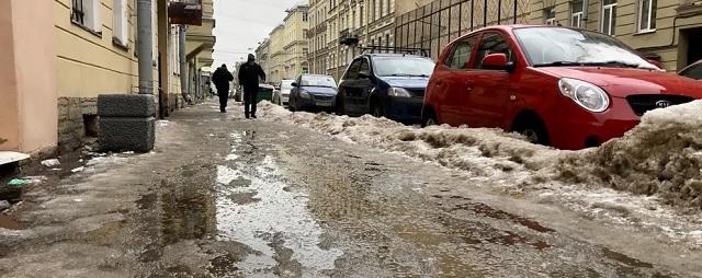 При отсутствии профилактических работ, Петербург тонет в лужах при малейшей оттепели