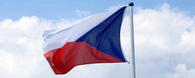 Чехия требует от России оставить в посольстве лишь пять дипломатов