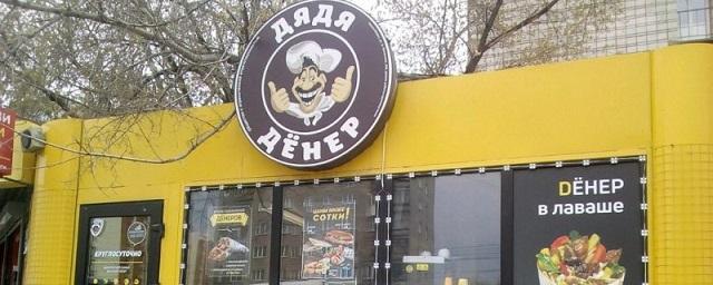 В Новосибирске могут оштрафовать за антисанитарию владельцев киоска с шаурмой