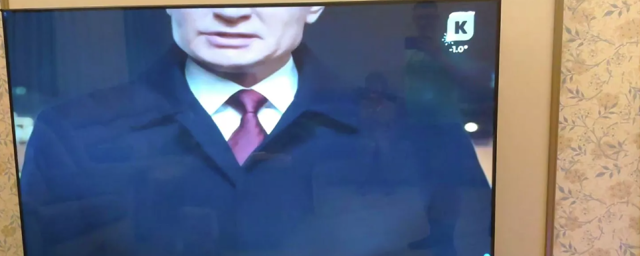 Калининградский телеканал объяснил, почему Путин в кадре был обрезан