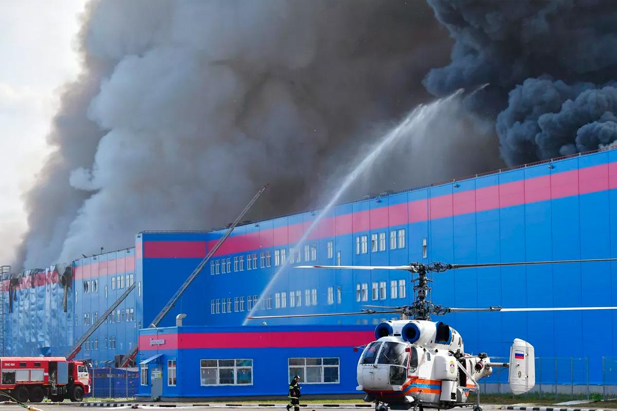 Девелопер опроверг обвинения в виновности за пожар на складе Ozon в Истре