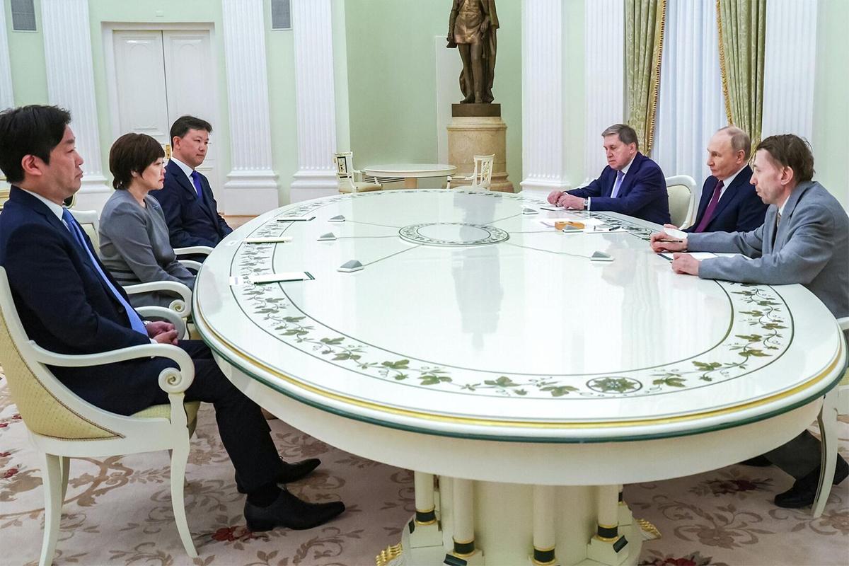 Правительство Японии отказалось комментировать встречу вдовы Абэ с Путиным