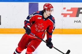 Роман Калиниченко продолжит карьеру в «Сибири» и усилит оборону команды