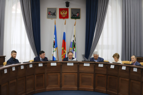 Мэр Руслан Болотов поблагодарил Почетных граждан за вклад в развитие Иркутска и ценные советы в различных сферах