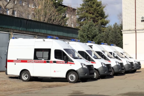 Губернатор Мария Костюк передала медикам ЕАО ключи от пяти новых автомобилей скорой помощи