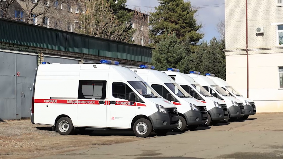 Губернатор Мария Костюк передала медикам ЕАО ключи от пяти новых автомобилей скорой помощи