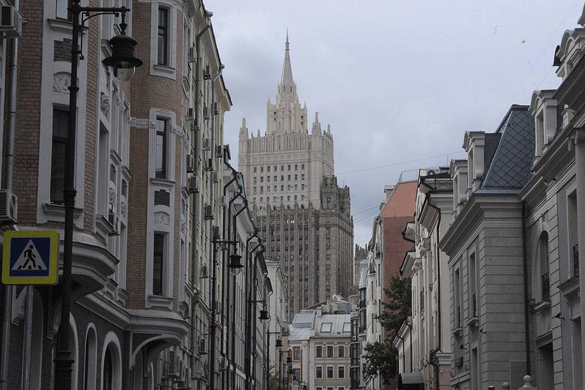 МИД РФ выразил демарш эстонскому дипломату из-за вандализма на военном мемориале