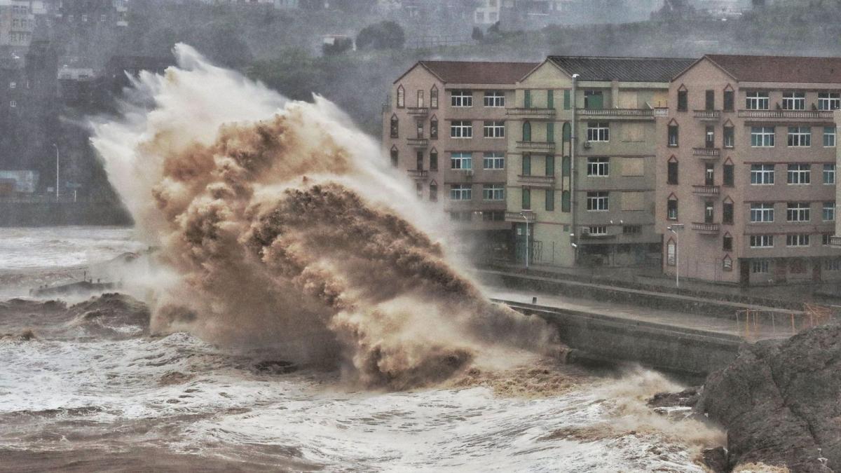 В Приморье объявили штормовое предупреждение из-за тайфуна