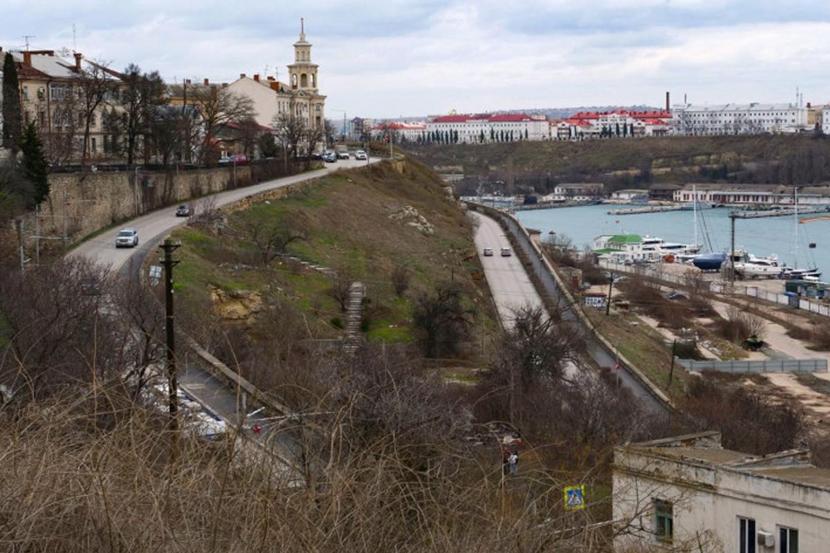 В Севастополе собираются укрепить склон Красного спуска в 2024 году