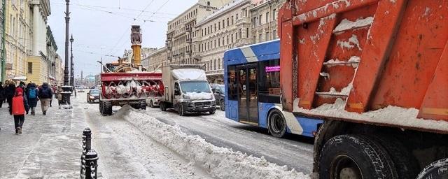 Заснеженные дороги Петербурга заполнились 7-балльными пробками