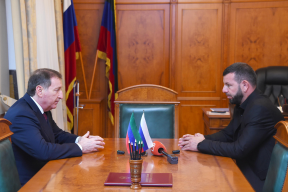 Спикер Народного Собрания Дагестана Заур Аскендеров провел рабочую встречу с депутатом-участником СВО Расимом Гаджиагаевым и передал ему привет от Путина
