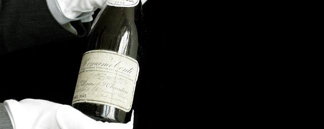 На аукционе в Нью-Йорке бутылка вина была продана за рекордную цену