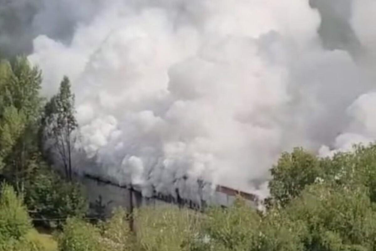 На складе в Новосибирске произошел пожар