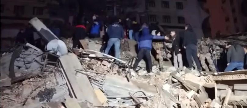Число погибших при землетрясении в Турции выросло до 76 человек
