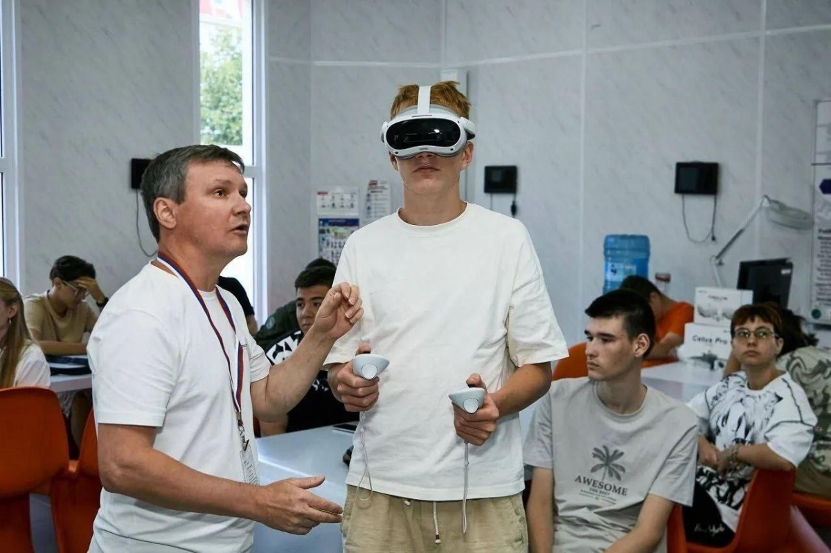 Цифровое погружение: Школьники Орехово-Зуевского городского округа изучают устройство двигателя и проектируют здания в очках виртуальной реальности