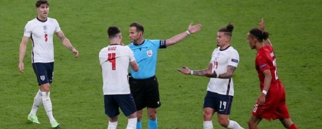 УЕФА расследует поведение болельщиков в матче Англия – Дания