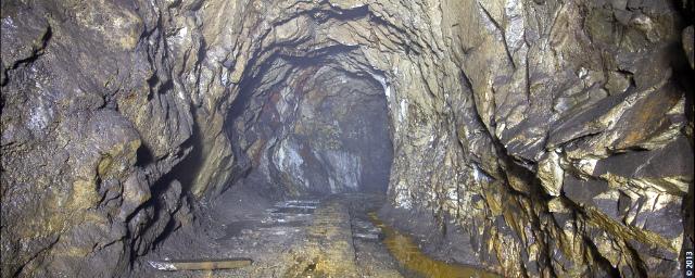 Жертвами ЧП на шахте в ЛНР стали трое шахтеров, еще 14 человек ищут