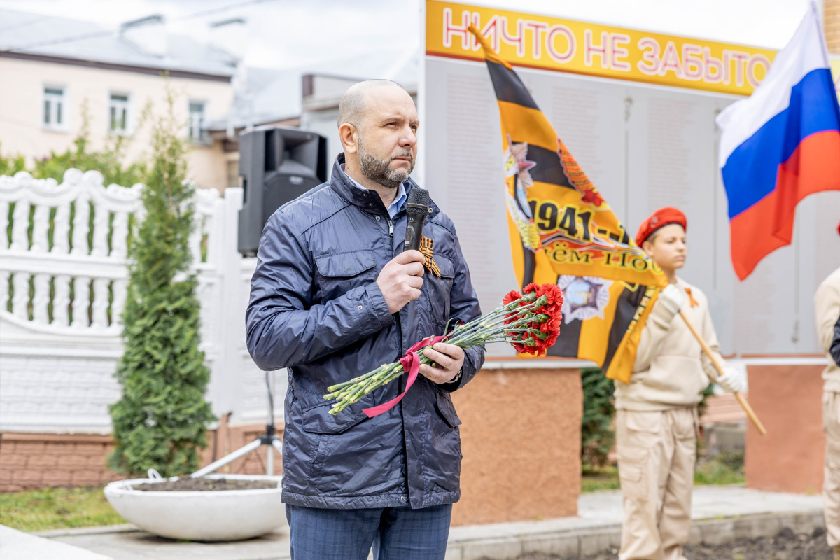 Глава Орехово-Зуевского городского округа Руслан Заголовацкий почтил память погибших в ВОВ жителей Куровского