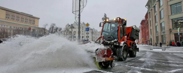 Столичные коммунальщики работают в усиленном режиме из-за снегопада