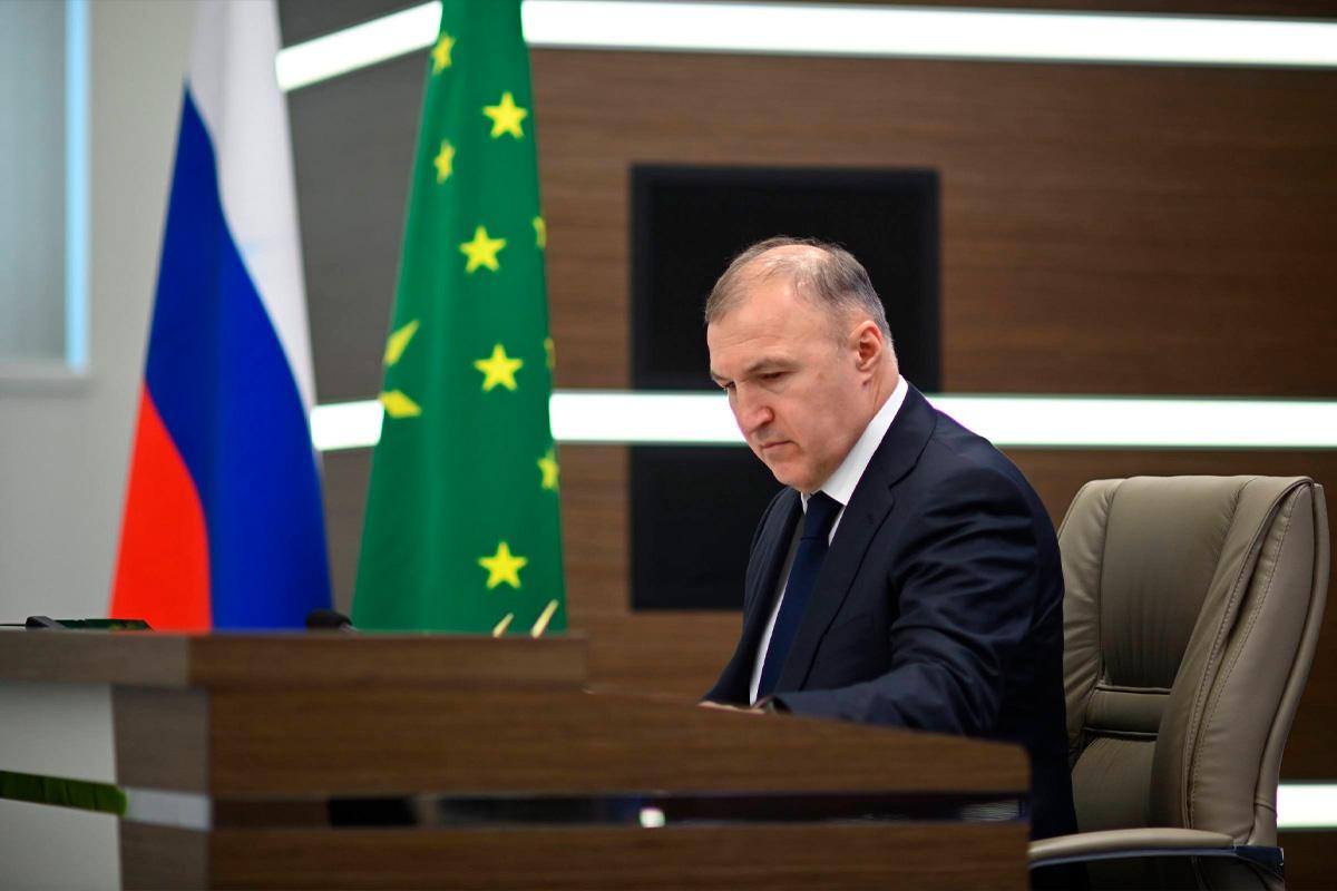 Глава Адыгеи Мурат Кумпилов: Год единства народов России важен для сохранения этнокультурного и языкового многообразия, самобытности народов