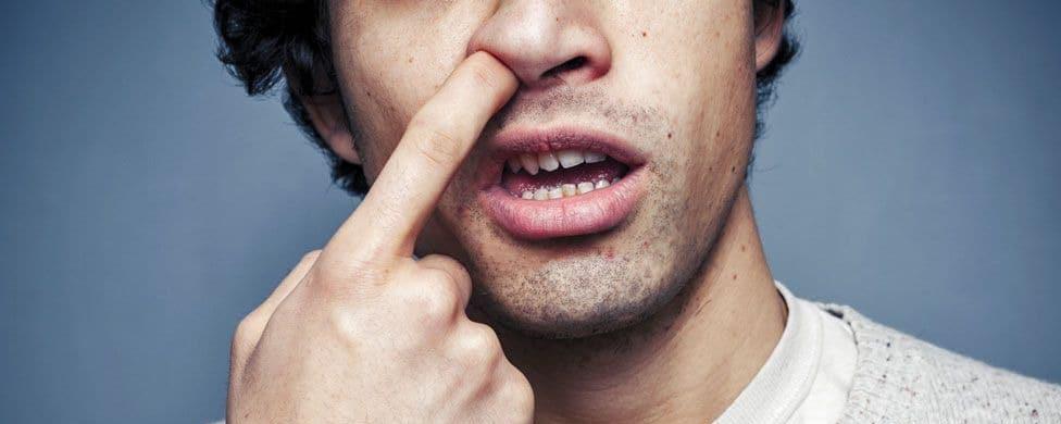 Австралийские ученые: привычка ковырять в носу может привести к изменениям в мозге