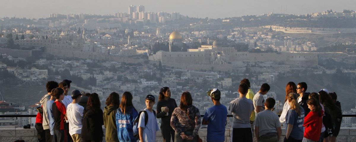 Израиль передумал открывать границу для привитых туристов