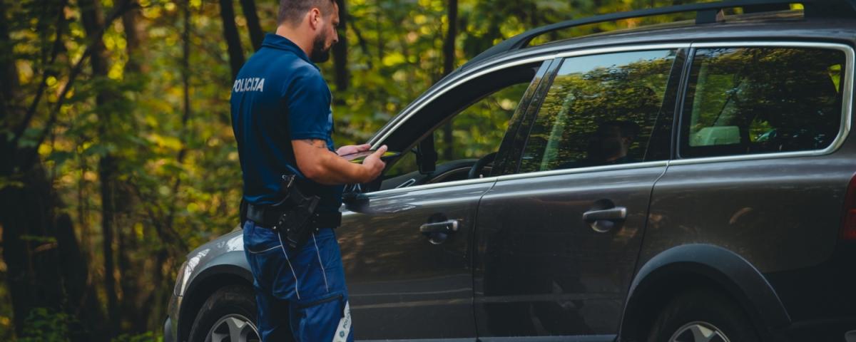 Полиция Латвии начнет штрафовать водителей за наклейки «я – русский» на авто