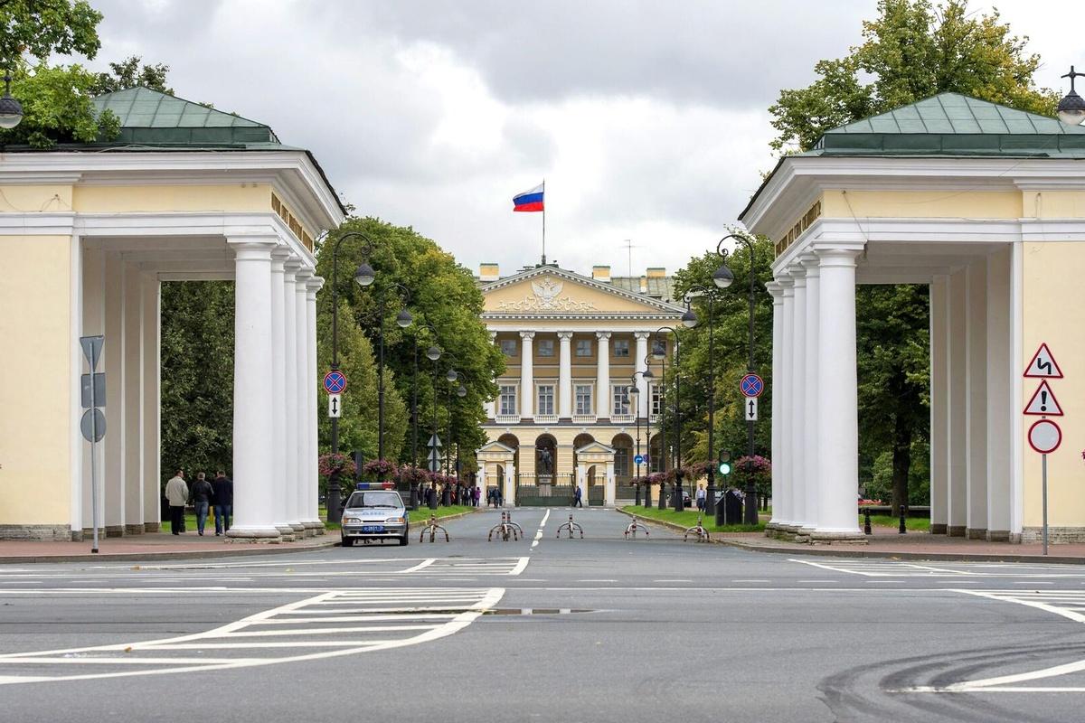 С начала года власти Петербурга заключили госконтракты на 65% от всей выделенной суммы